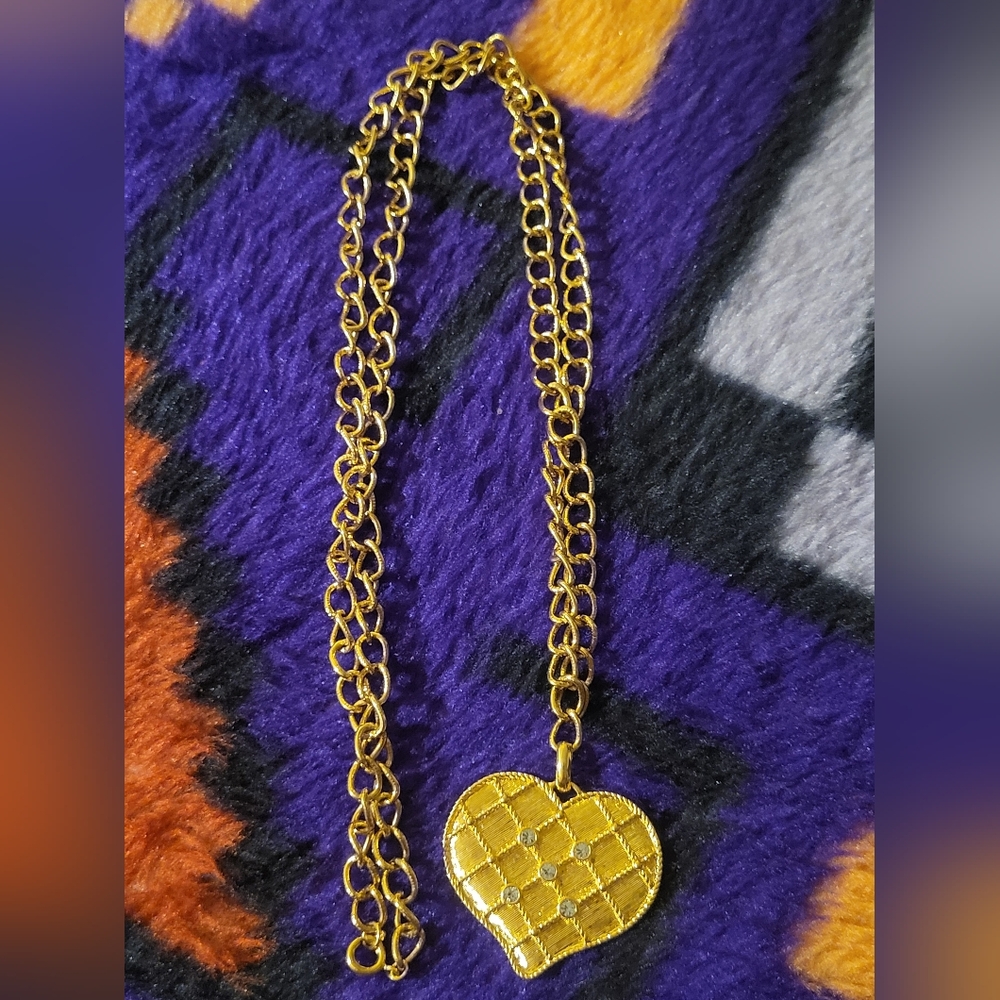 Vintage 1987 Avon Quilted Heart Pendant Necklace Gold Tone Rhinestone 28" Chain